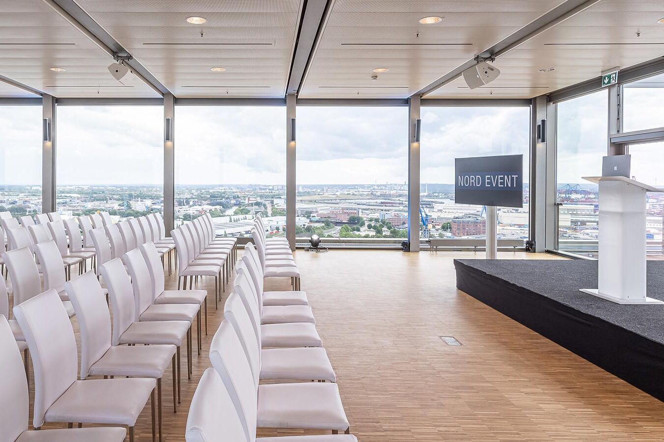 ©NORD-EVENT-GmbH<br />
Penthouse Elb-Panorama, Hamburg<br />
